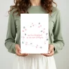 pastel kerstkrans kaart in hand, gedrukt op BIO TOP-papier