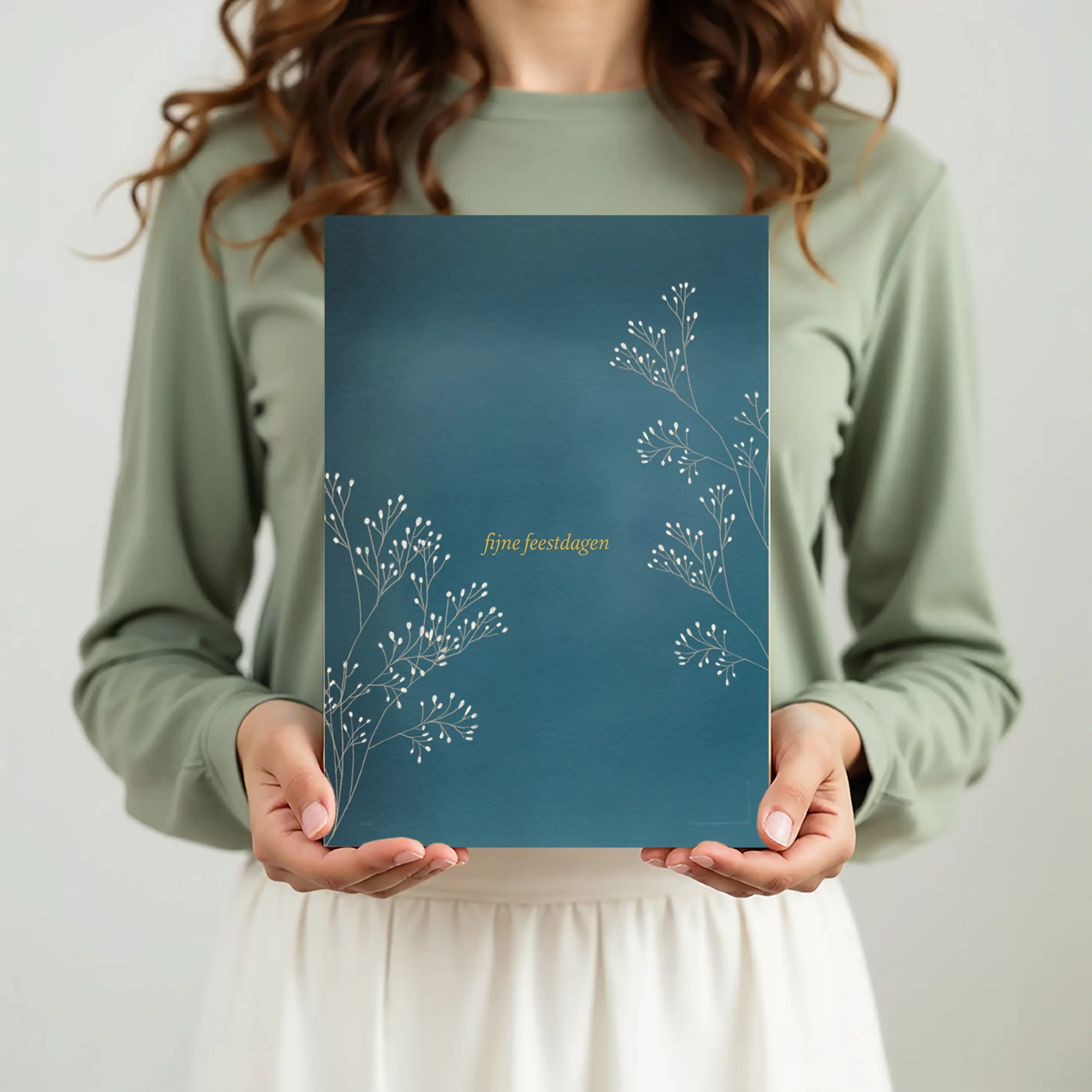 kerstkaart met witte bloesem in hand, eco BIO TOP-papier