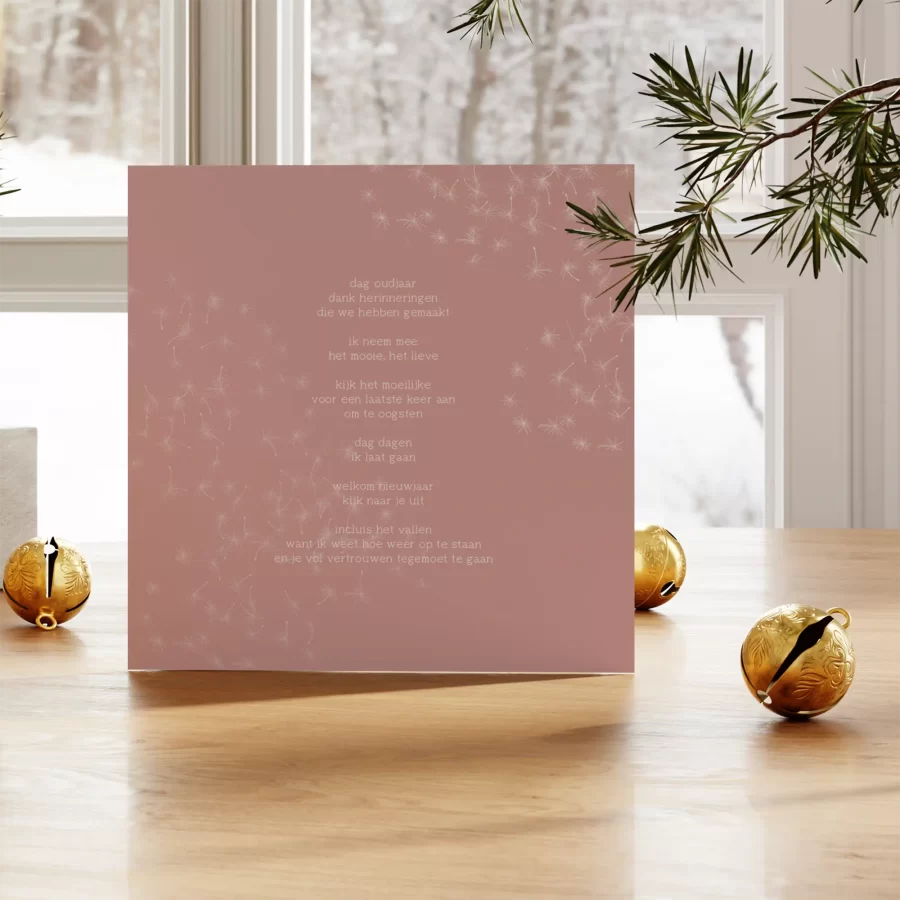 Roze nieuwjaarskaart met uitnodiging tot vernieuwing