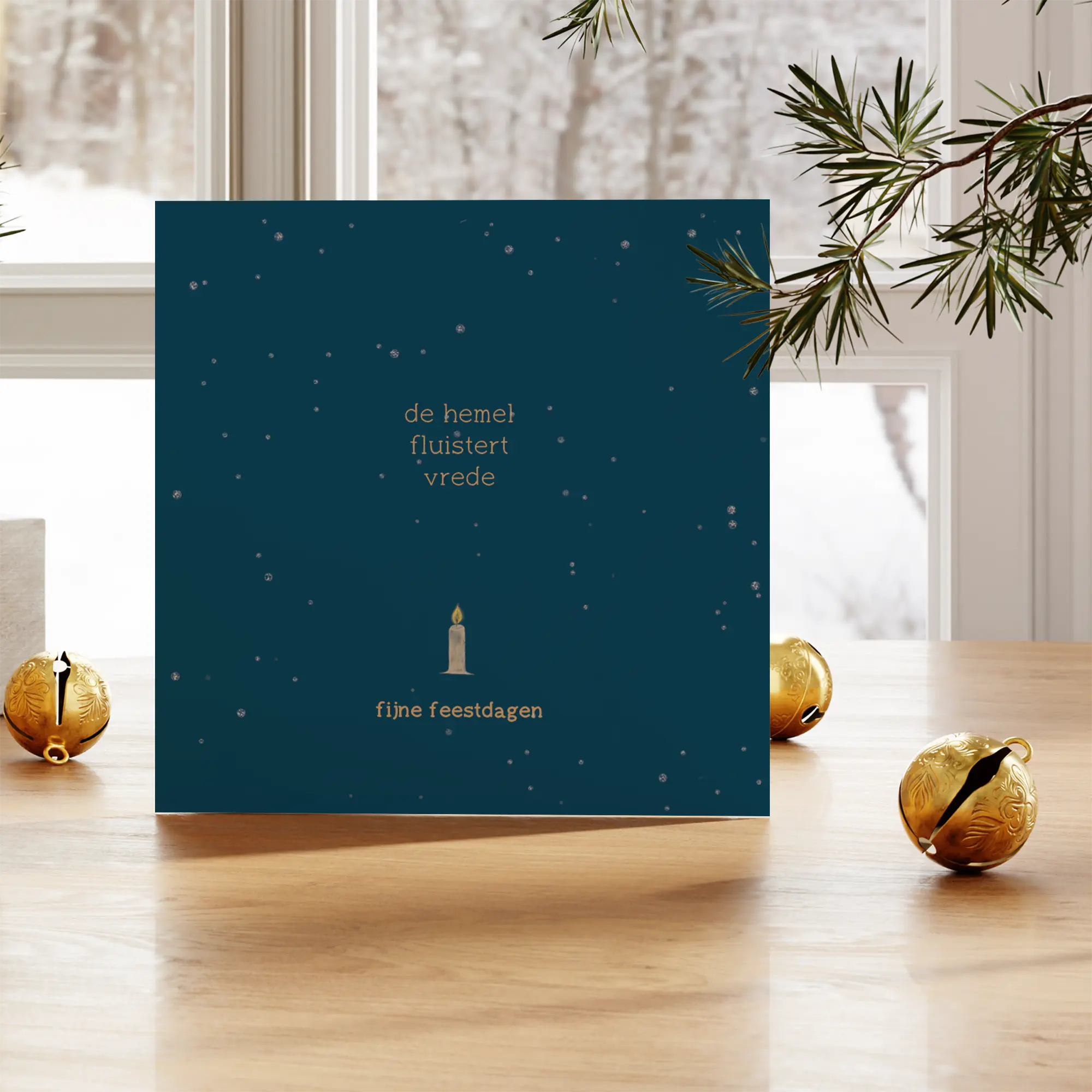 Donkere sfeervolle kerstkaart met tekst ‘De hemel fluistert vrede’ – duurzame kerstkaart Grafiquelien