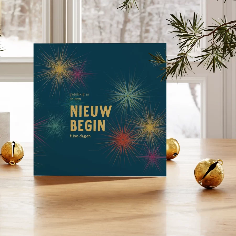 Minimalistische duurzame kerstkaart met typografische tekst ‘Gelukkig is er een nieuw begin’ – Grafiquelien kerstkaart
