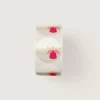 Sticker met lief engeltje in rode jurkje en roze vleugeltjes, onder fonkelende sterren