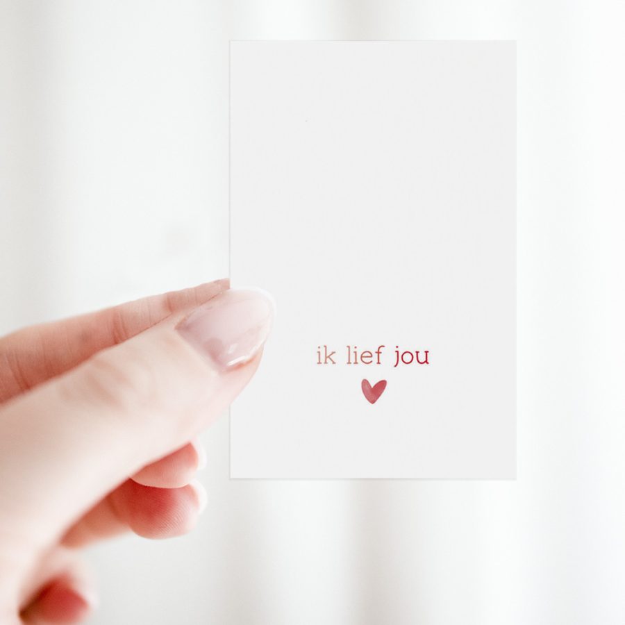 Bloemenkaartje met de tekst ‘ik lief jou’ in handgeschreven stijl