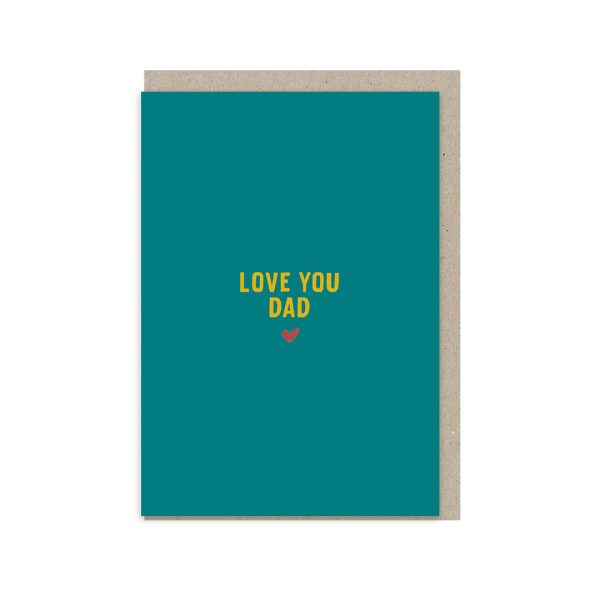 A4-formaat wenskaart met de tekst ‘Love You Dad’ in gele letters op een petrolgroene achtergrond, met een roze hartje – duurzaam gedrukt en inclusief kraft envelop.