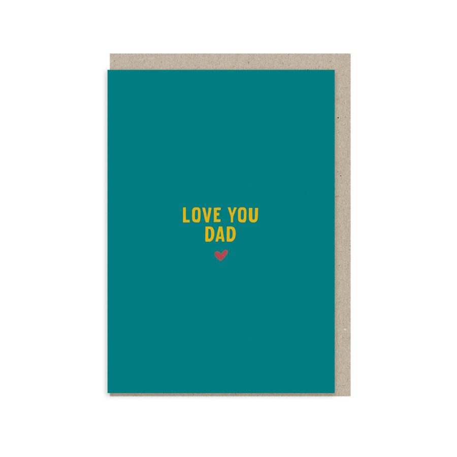 A4-formaat wenskaart met de tekst ‘Love You Dad’ in gele letters op een petrolgroene achtergrond, met een roze hartje – duurzaam gedrukt en inclusief kraft envelop.