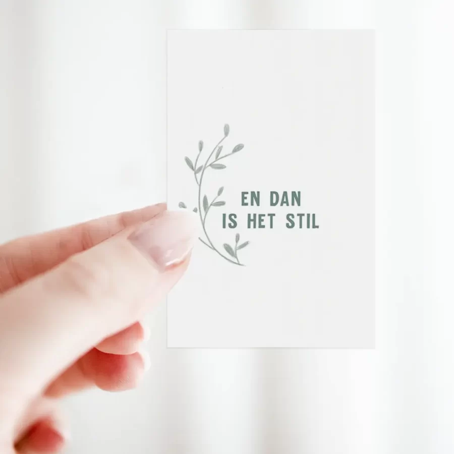 Rouwkaartje met bloemen en tekst En dan is het stil – ingetogen bloemenkaartje