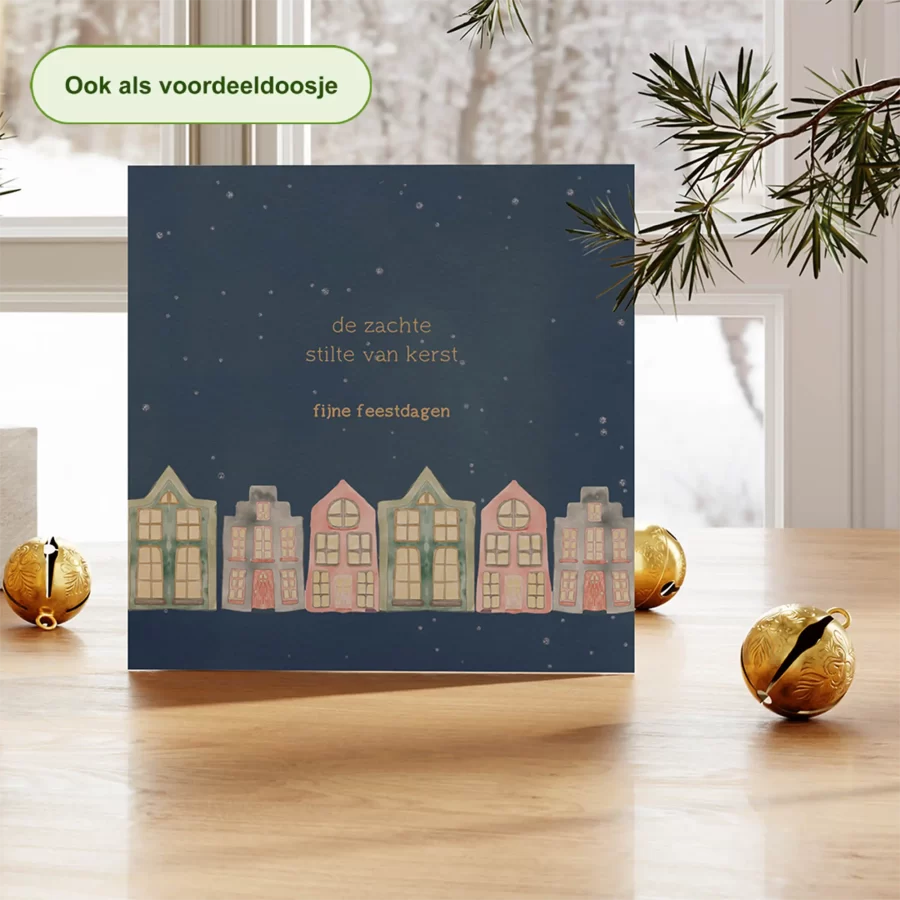 Kerstkaart tekst de zachte stilte van kerst, Hollandse huisjes donkerblauw – duurzame kerstkaart Grafiquelien