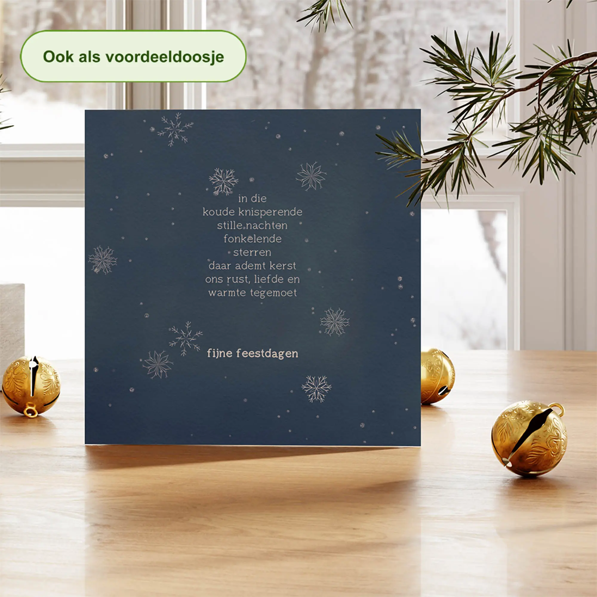 Kerstkaart gedicht knisperende koude stille nachten met sneeuwvlokken, donkerblauw – duurzame kerstkaart Grafiquelien