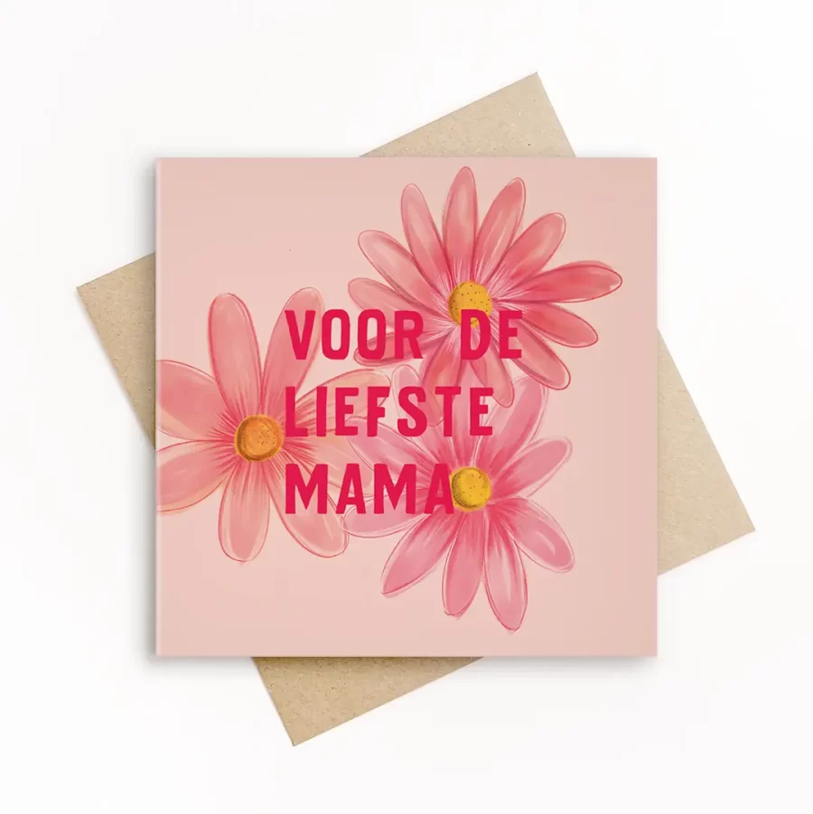 Eco-friendly wenskaart met roze achtergrond, bloemenillustratie en de tekst voor de liefste mama, met kraft envelop.
