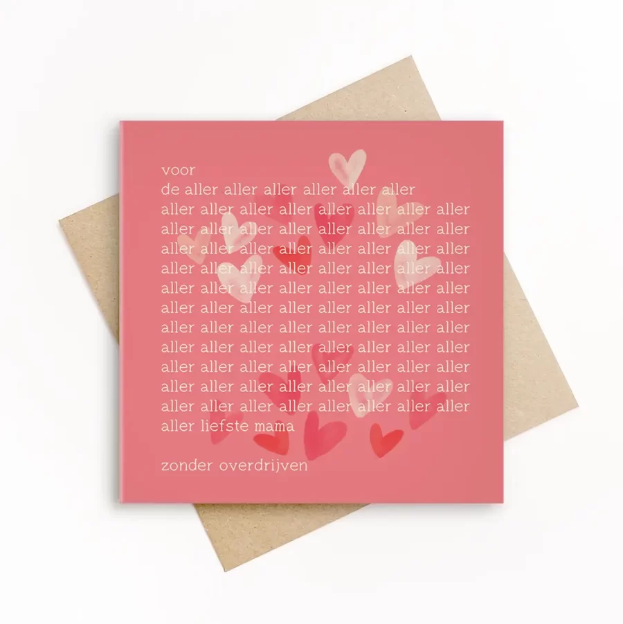 Roze moederdagkaart met herhaalde tekst aller en de zin voor de allerliefste mama, met kleine hartjes en gerecyclede kraft envelop.