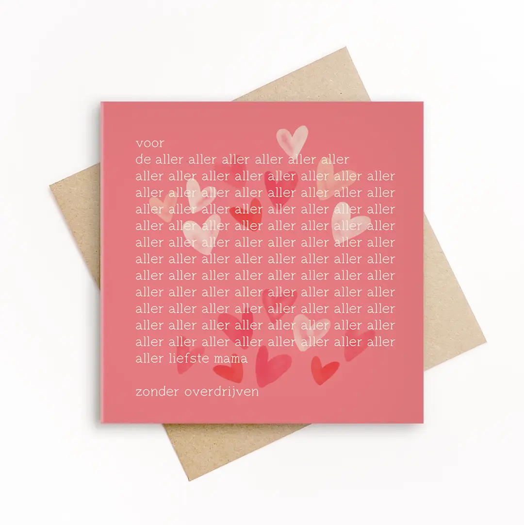 Roze moederdagkaart met herhaalde tekst aller en de zin voor de allerliefste mama, met kleine hartjes en gerecyclede kraft envelop.
