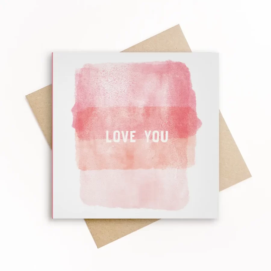 Wenskaart met roze aquarel achtergrond en de tekst Love You in witte letters