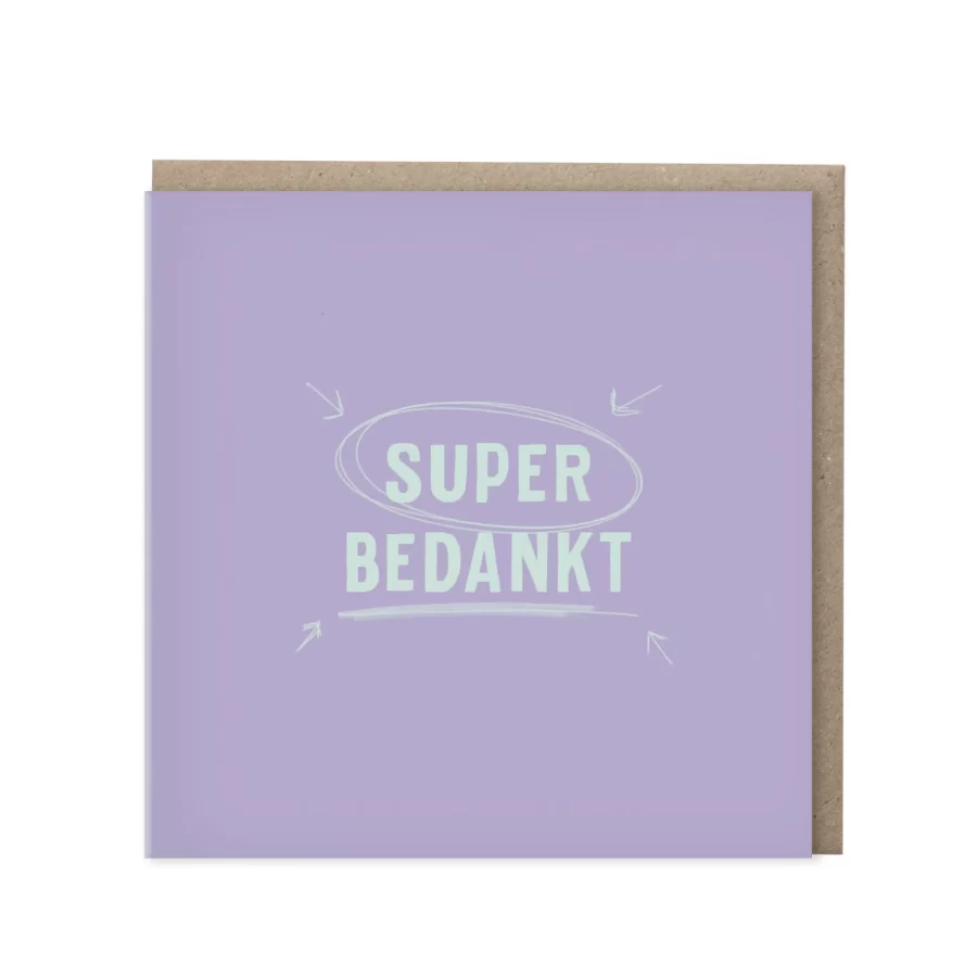 Vierkante lila wenskaart met de tekst Super bedankt in mintgroene blokletters omcirkeld met een handgetekend ovaal en vier pijltjes, met kraft envelop op de achtergrond