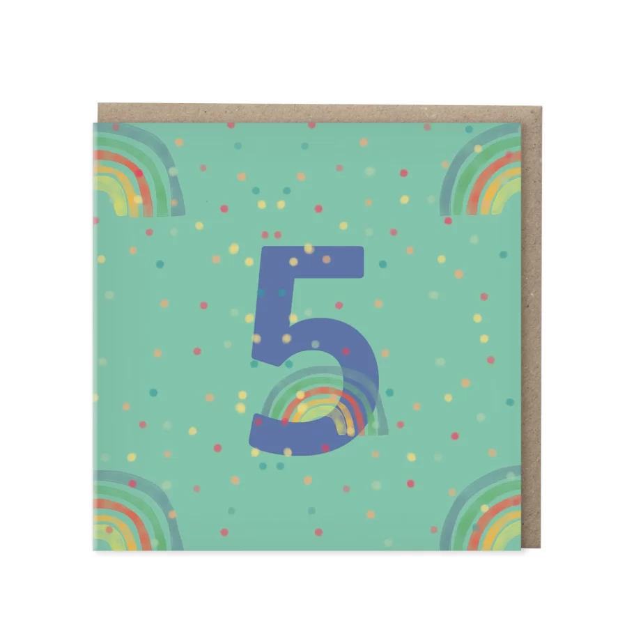 Groene wenskaart met blauw cijfer 5 en regenbogen in de hoeken
